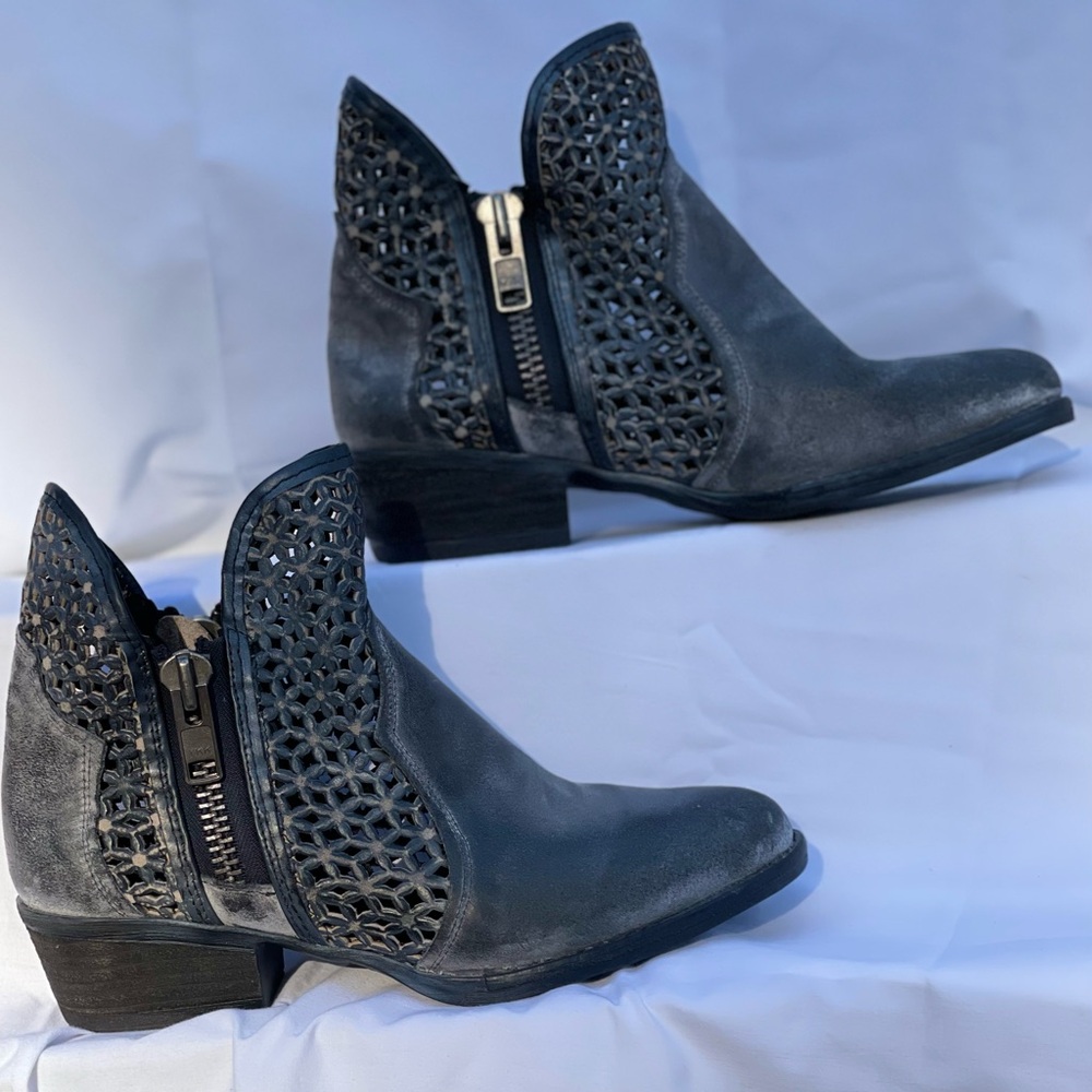 Circle G Women's Cutout Shortie Boots, Grey Size 8.5
